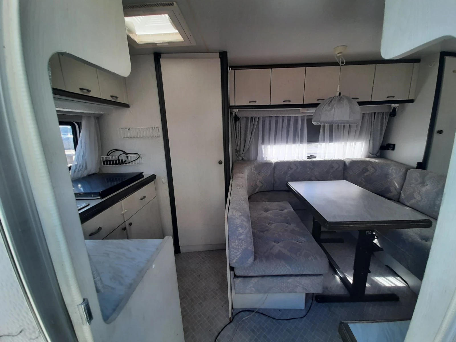 Каравана Hobby Classic 520, снимка 4 - Каравани и кемпери - 53913528