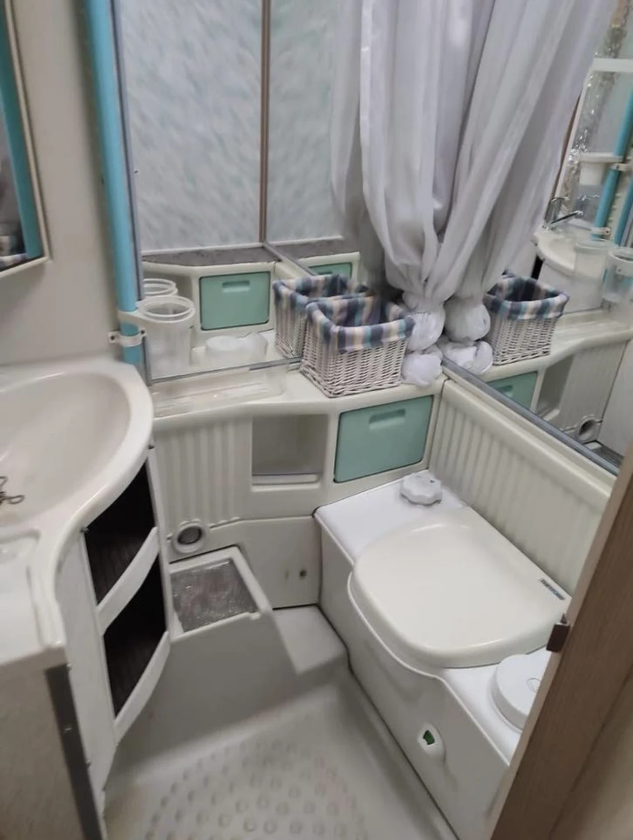 Кемпер Fiat Burstner Ducato 2.5 , снимка 8 - Каравани и кемпери - 54314755