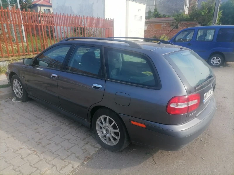 Volvo V40 Климатик, снимка 3 - Автомобили и джипове - 46192139