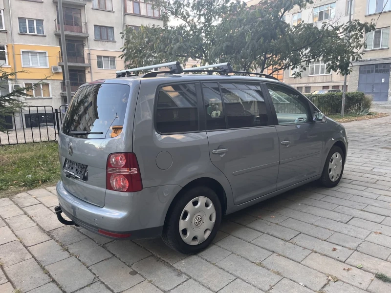 VW Touran 1.6i-102коня, снимка 6 - Автомобили и джипове - 47527975