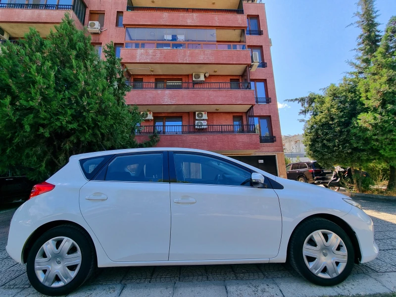 Toyota Auris * 1.6* 132PS* Multimedia* Kamera, снимка 4 - Автомобили и джипове - 47636097