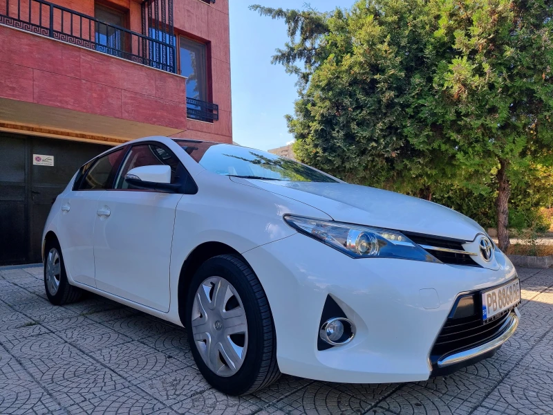 Toyota Auris * 1.6* 132PS* Multimedia* Kamera, снимка 3 - Автомобили и джипове - 47636097