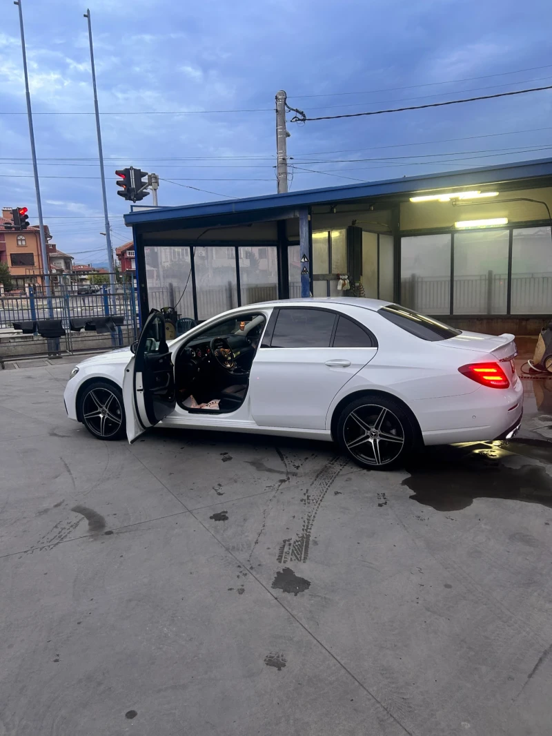 Mercedes-Benz E 220, снимка 3 - Автомобили и джипове - 48227983