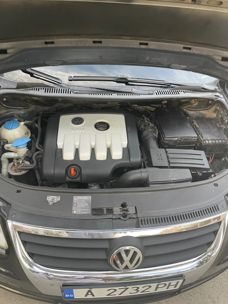 VW Touran, снимка 15 - Автомобили и джипове - 48658106