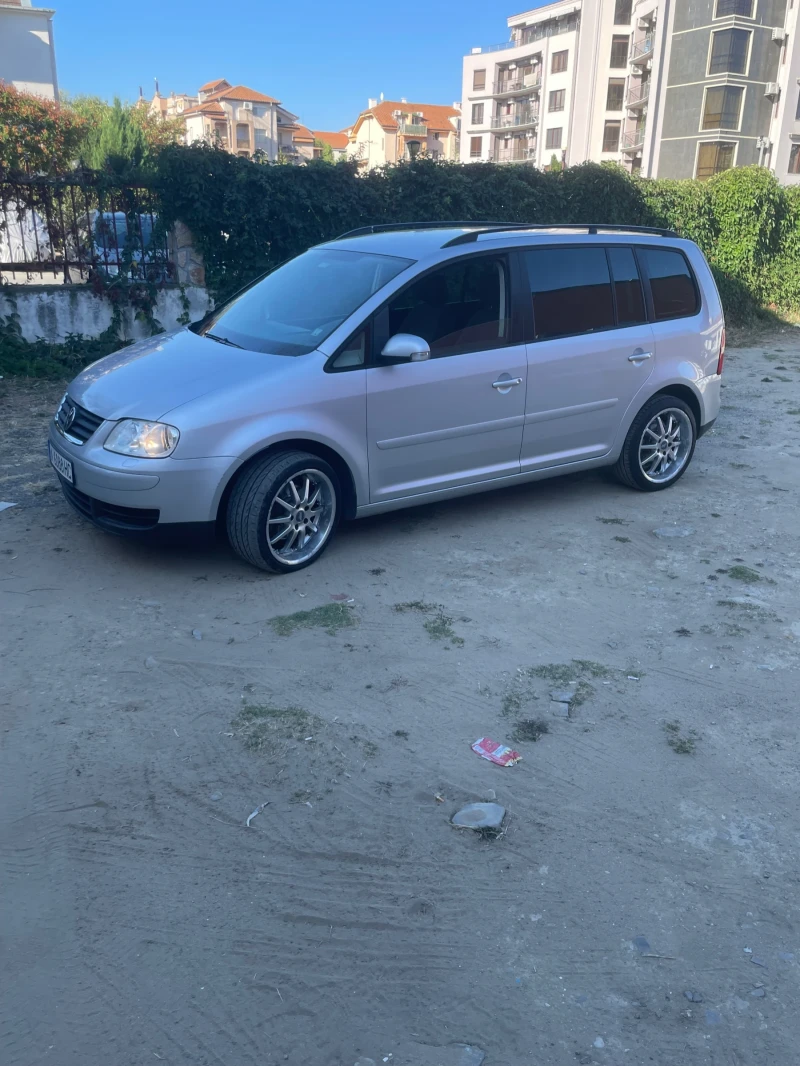 VW Touran, снимка 4 - Автомобили и джипове - 48658106