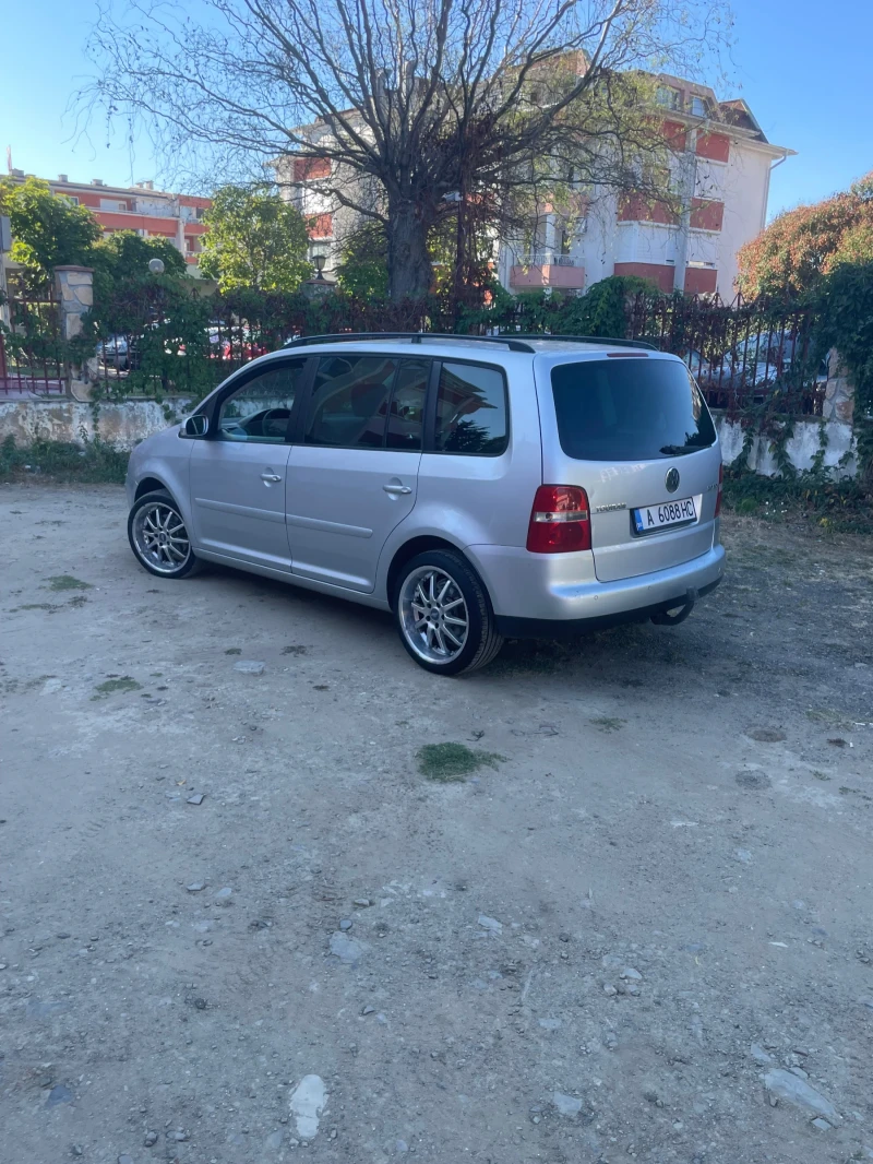 VW Touran, снимка 3 - Автомобили и джипове - 48658106