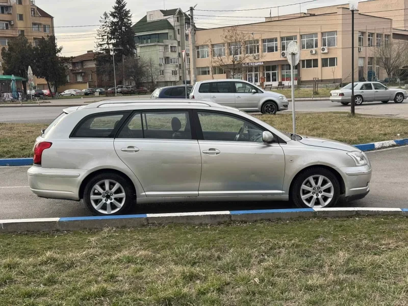 Toyota Avensis 2.0 D4D, снимка 4 - Автомобили и джипове - 49469651