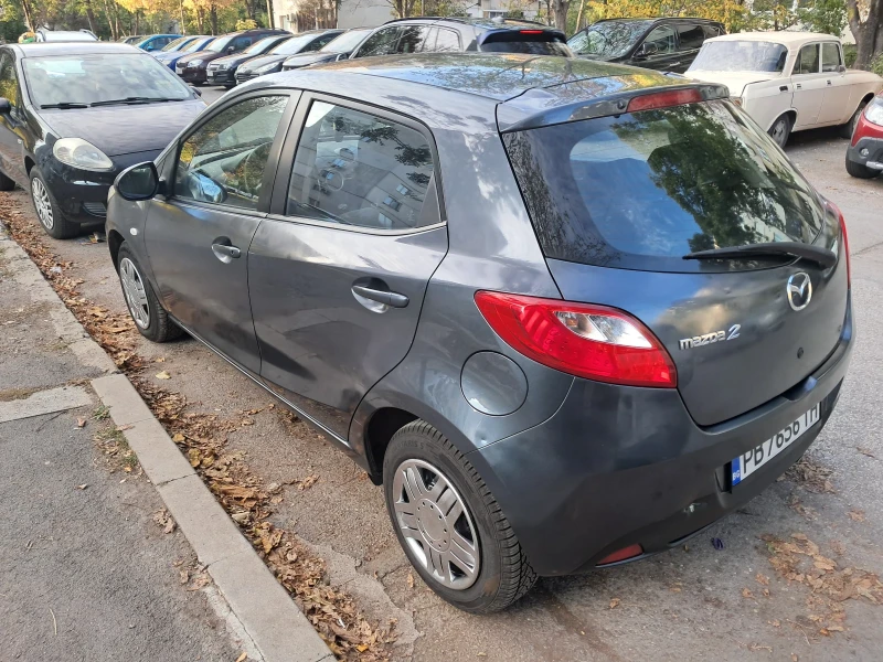 Mazda 2 1.3i, снимка 2 - Автомобили и джипове - 52545081