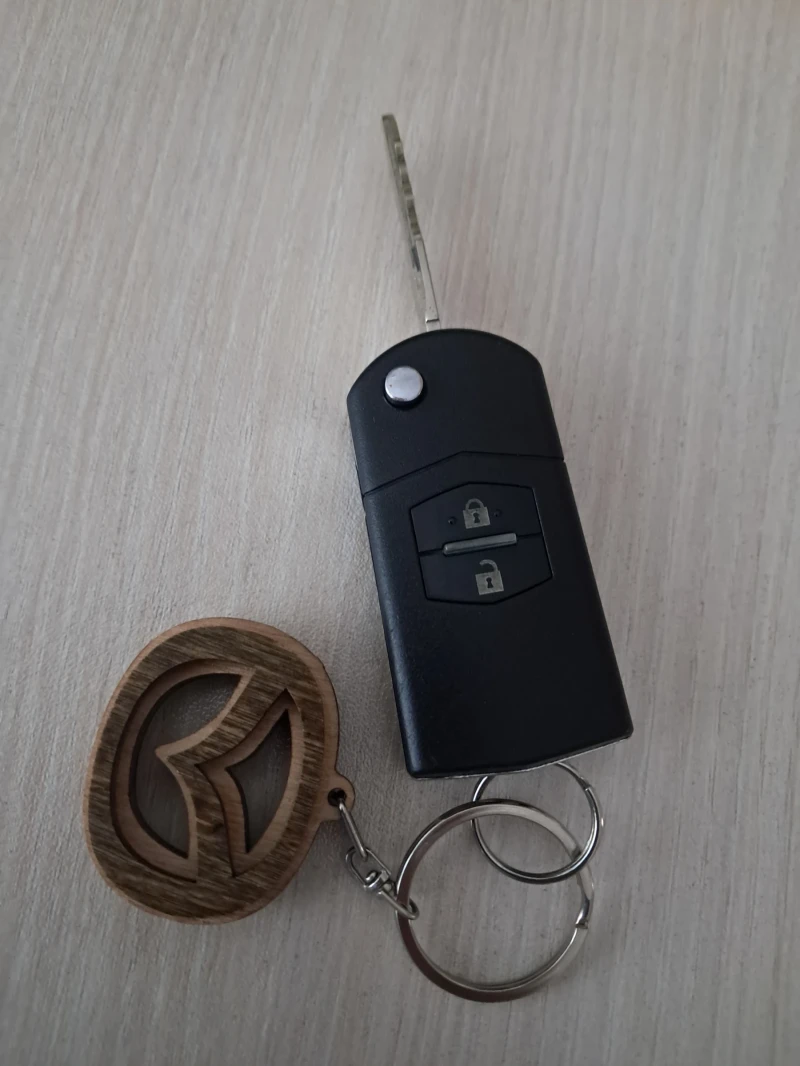 Mazda 2 1.3i, снимка 13 - Автомобили и джипове - 52545081