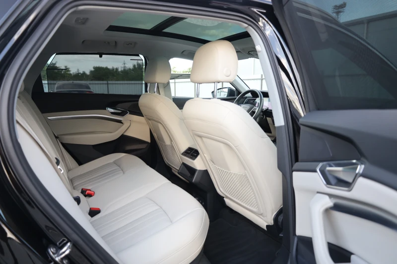 Audi E-Tron 50 quattro Luft PANO 360 ACC Leder AHK Lane#iCarbg, снимка 9 - Автомобили и джипове - 52421196