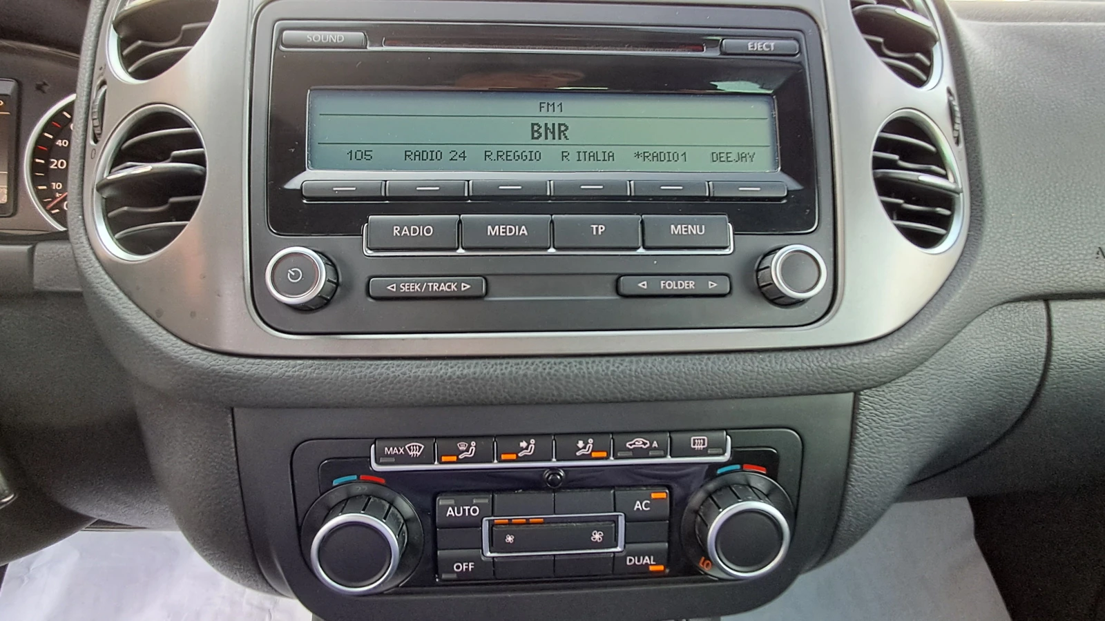 VW Tiguan 4Х4 РЕАЛ КМ ИЗКЛЮЧИТЕЛЕН СЕРВИЗ КНИЖ ОБСЛУЖН УНИКТ, снимка 13 - Автомобили и джипове - 12169504