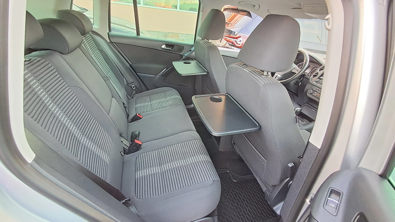 VW Tiguan 4Х4 РЕАЛ КМ ИЗКЛЮЧИТЕЛЕН СЕРВИЗ КНИЖ ОБСЛУЖН УНИКТ, снимка 15 - Автомобили и джипове - 12169504