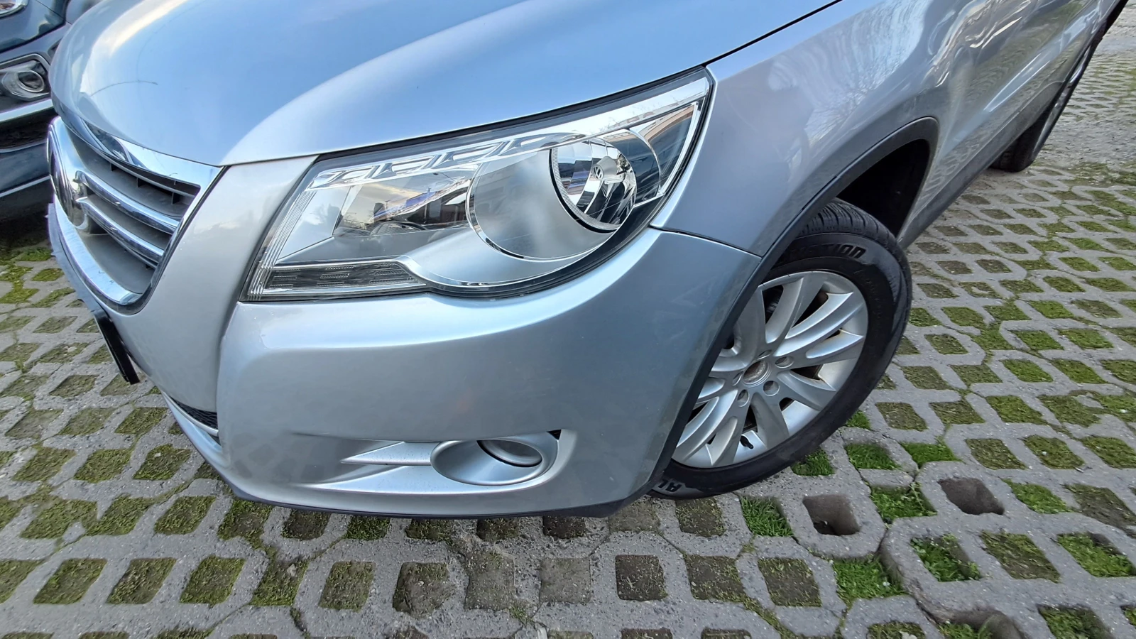 VW Tiguan 4Х4 РЕАЛ КМ ИЗКЛЮЧИТЕЛЕН СЕРВИЗ КНИЖ ОБСЛУЖН УНИКТ, снимка 4 - Автомобили и джипове - 12169504