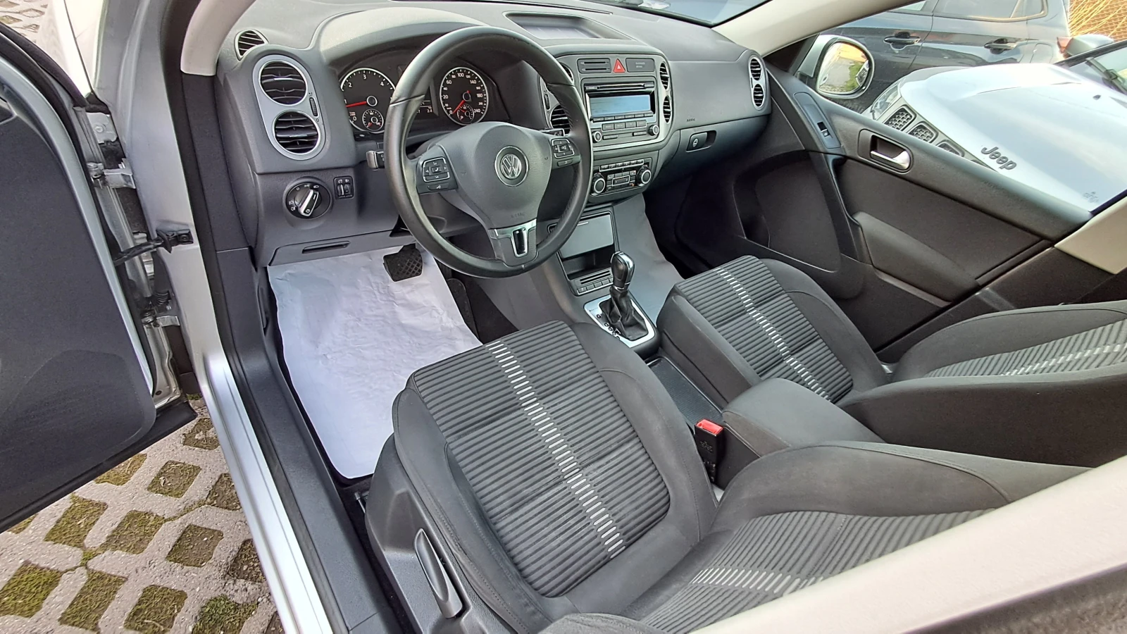 VW Tiguan 4Х4 РЕАЛ КМ ИЗКЛЮЧИТЕЛЕН СЕРВИЗ КНИЖ ОБСЛУЖН УНИКТ, снимка 7 - Автомобили и джипове - 12169504