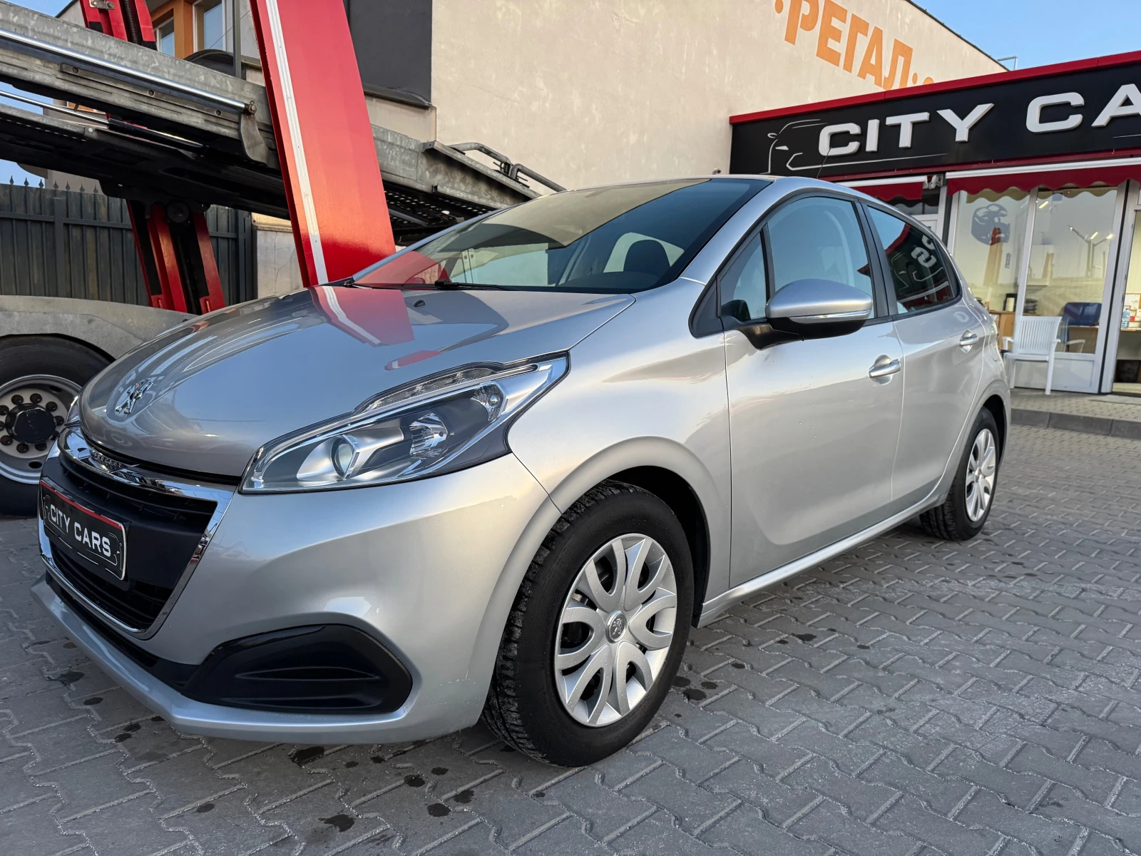 Peugeot 208 1.2i. !!!-27.000км!!! - изображение 4