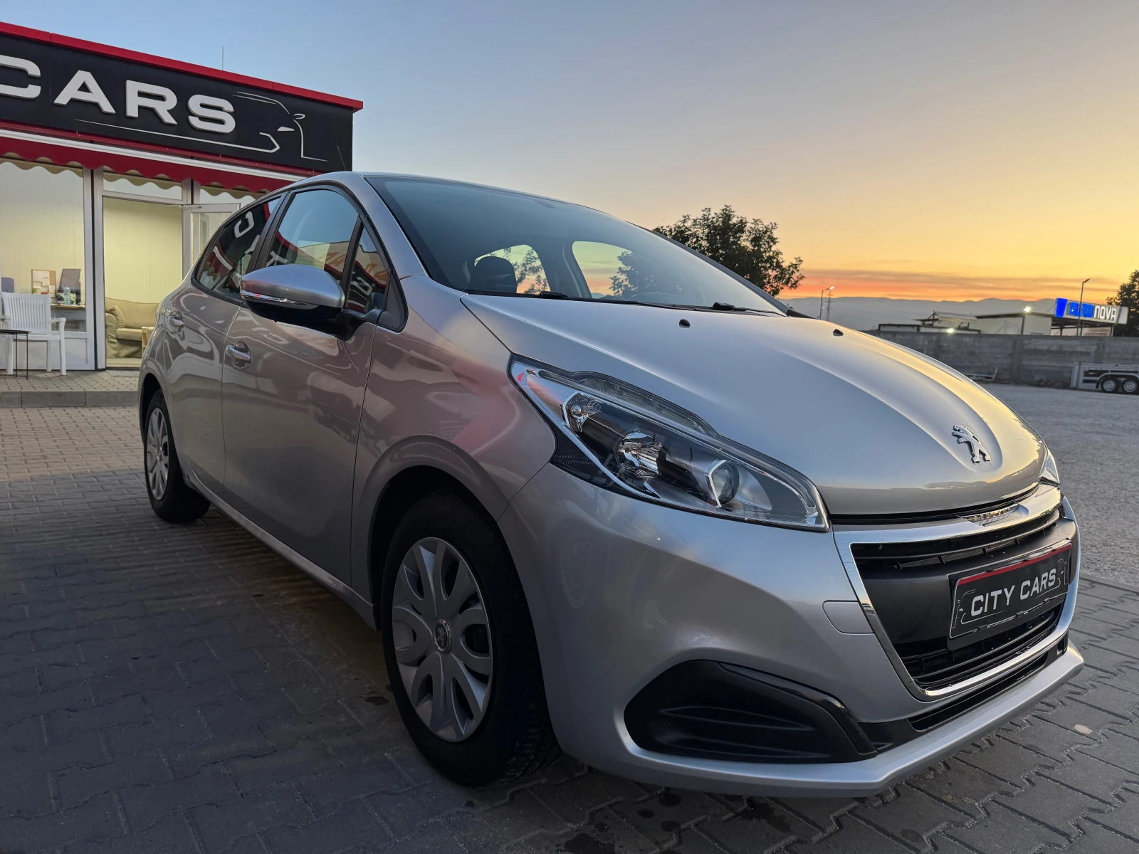 Peugeot 208 1.2i. !!!-27.000км!!! - изображение 2