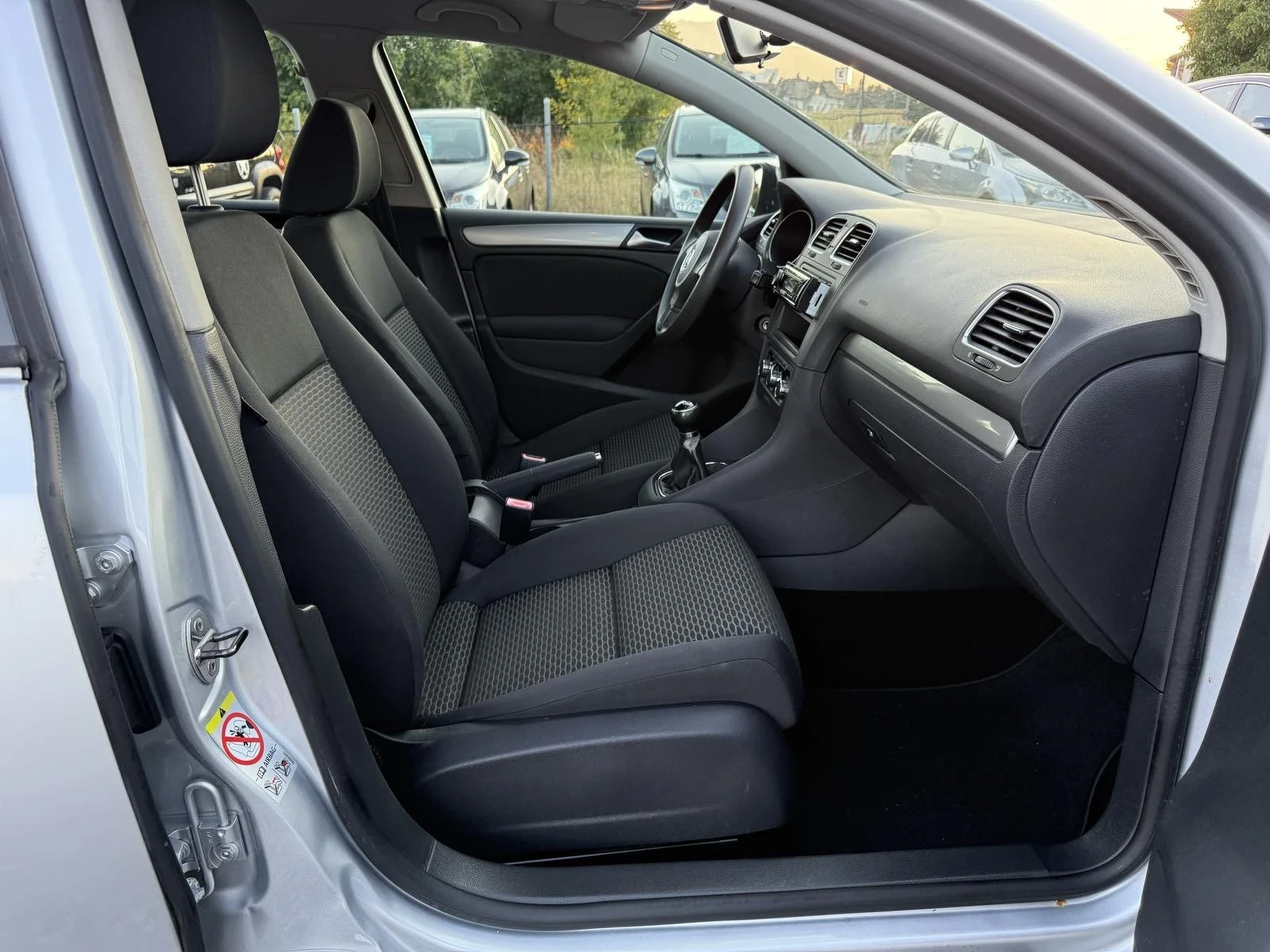 VW Golf VI 2.0 TDI(110 кс)Климатроник/JVC-USB/Eu5/197х. км | Mobile.bg — изображение 12