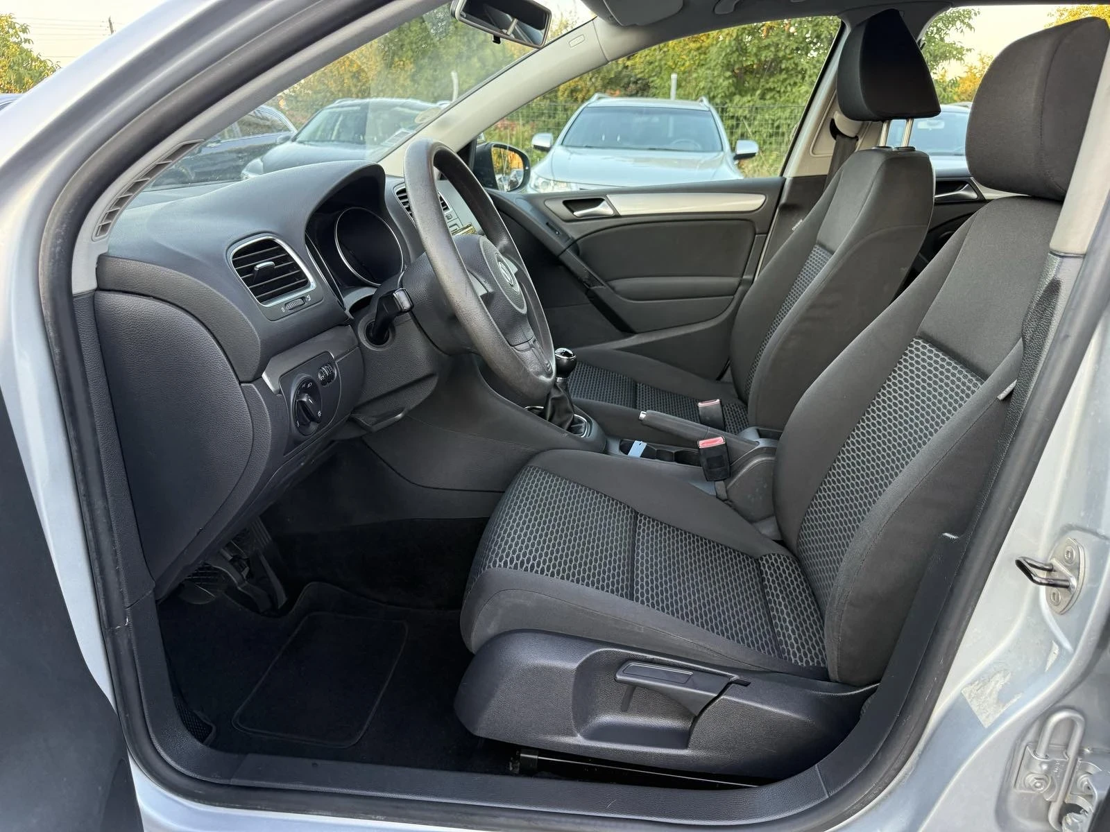 VW Golf VI 2.0 TDI(110 кс)Климатроник/JVC-USB/Eu5/197х. км | Mobile.bg — изображение 11