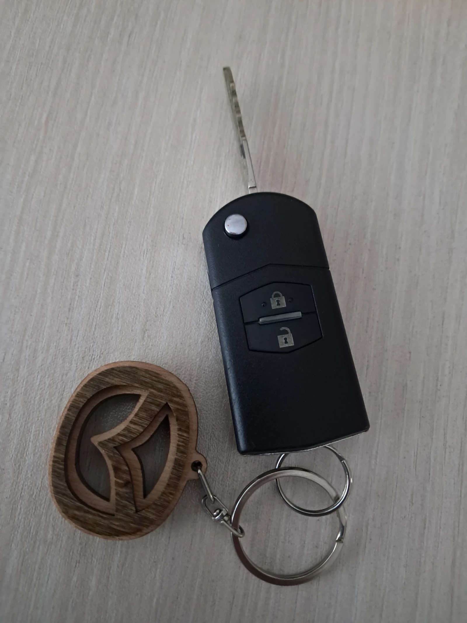 Mazda 2 1.3i | Mobile.bg   13