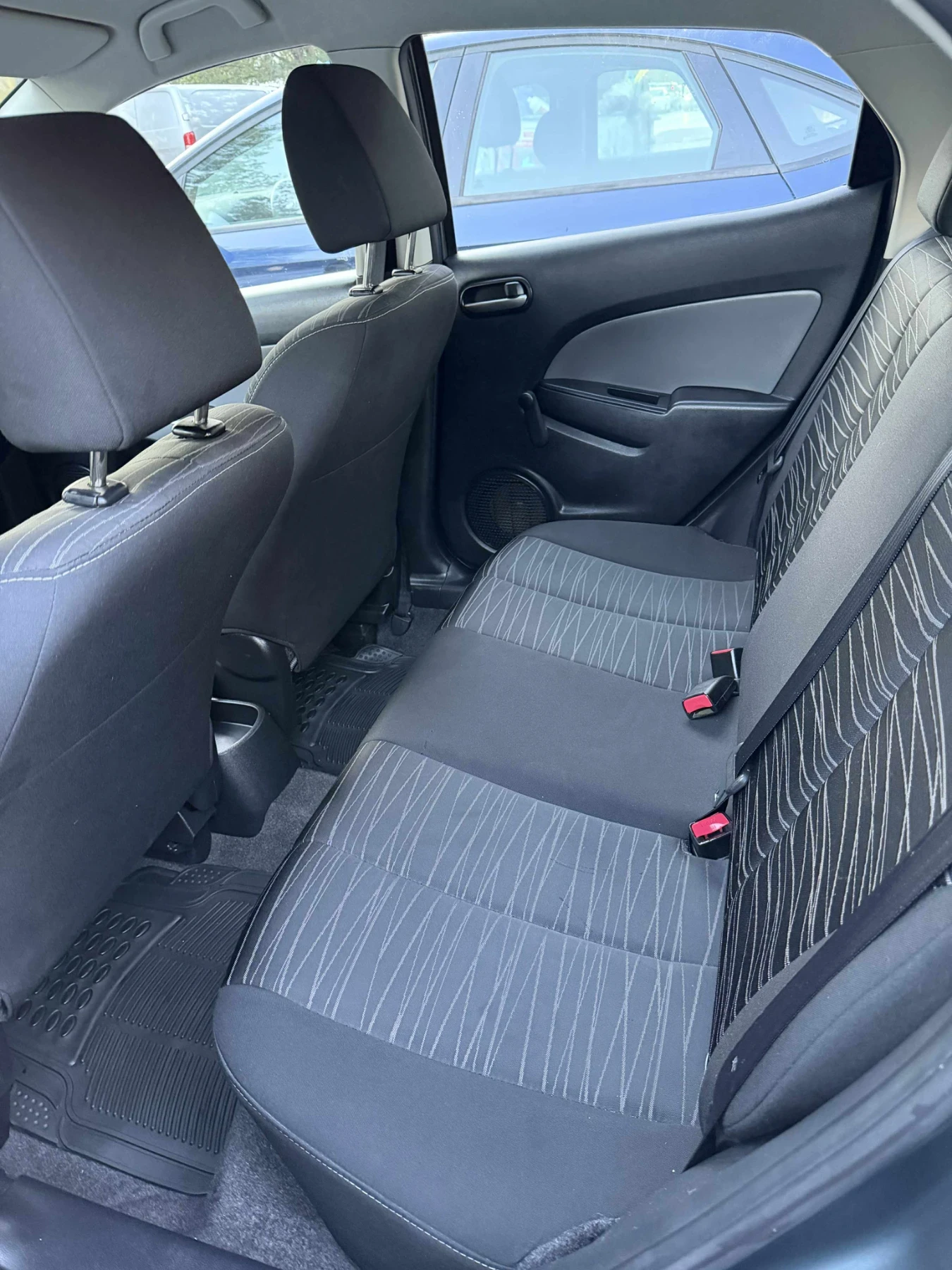 Mazda 2 1.3i - изображение 8