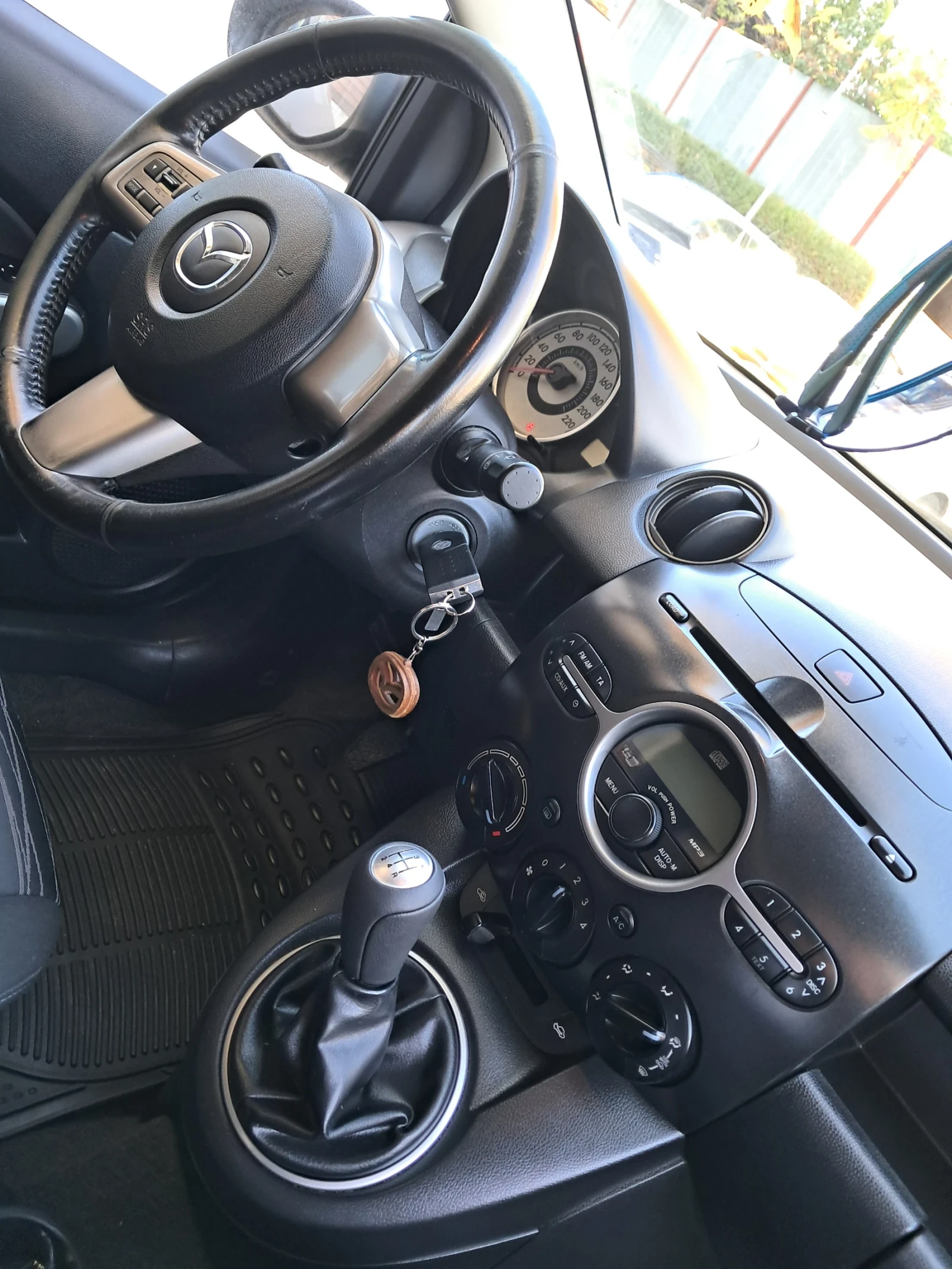 Mazda 2 1.3i | Mobile.bg   15