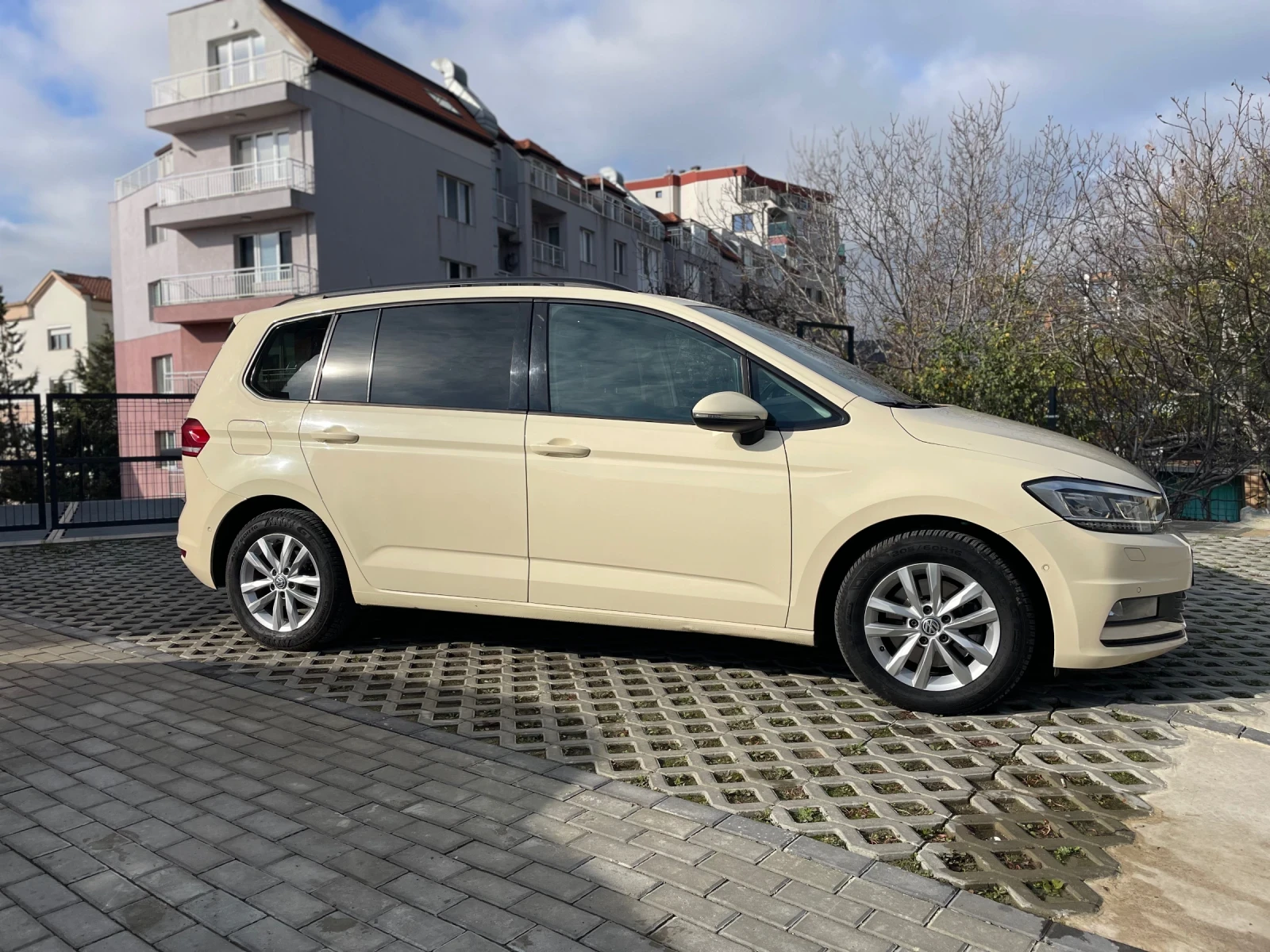 VW Touran 2.0 TDI DSG - изображение 2