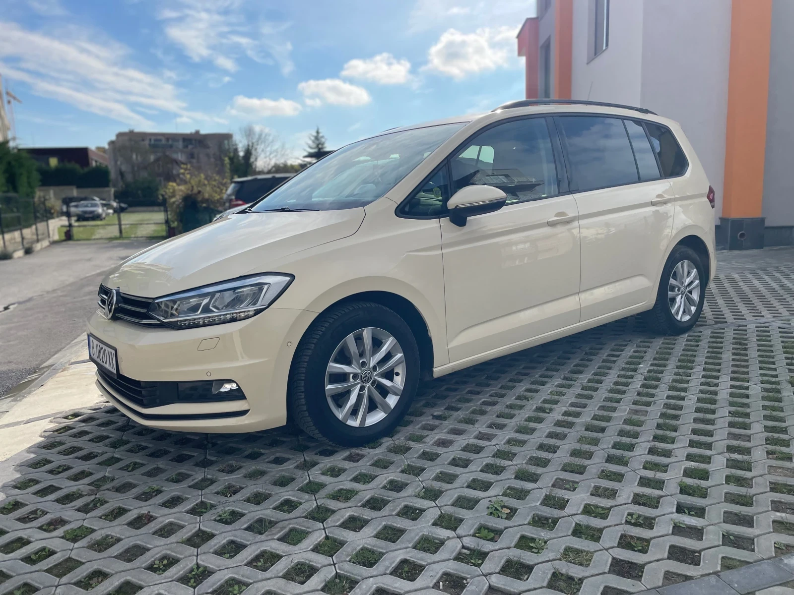 VW Touran 2.0 TDI DSG - изображение 3