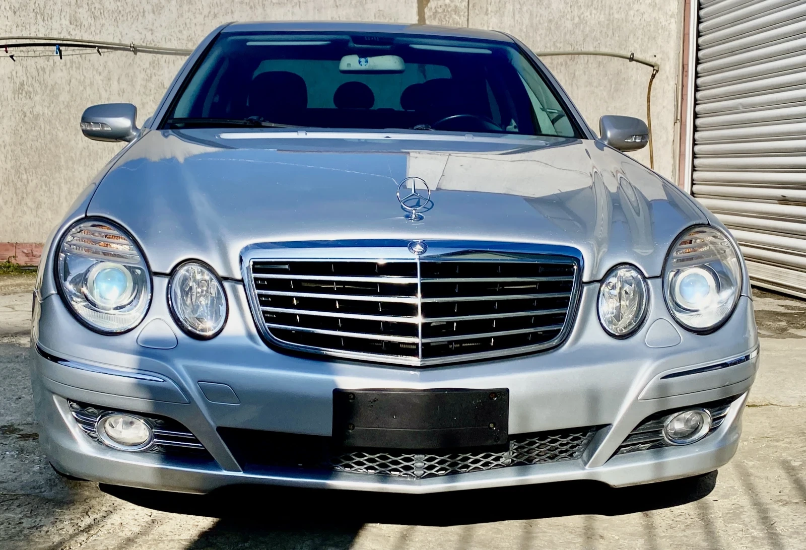 Mercedes-Benz E 320 Напълно обслужен - изображение 9