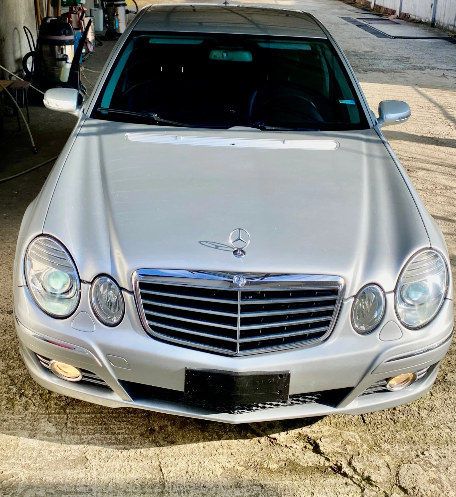 Mercedes-Benz E 320 Напълно обслужен - изображение 7