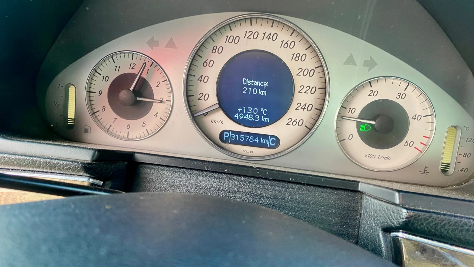 Mercedes-Benz E 320 Напълно обслужен - изображение 10