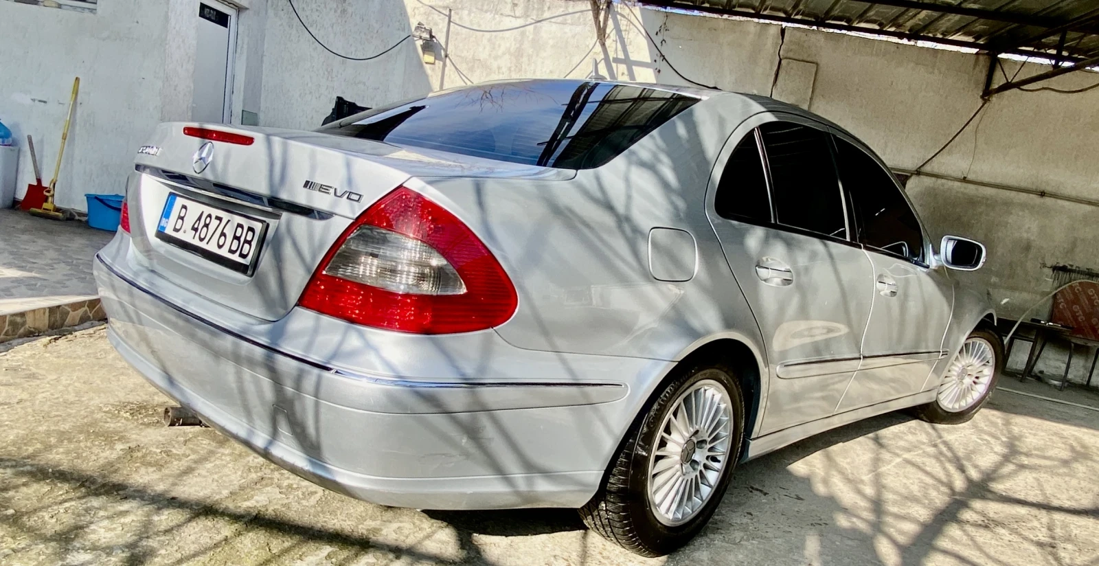 Mercedes-Benz E 320 Напълно обслужен - изображение 6