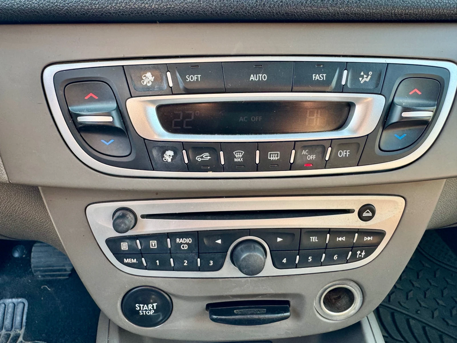 Renault Megane Сервизна история / Реален пробег / Климатроник, снимка 13 - Автомобили и джипове - 53713396