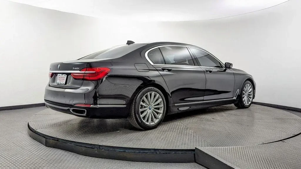BMW 740 Xi * M-Pack* B58* Обдухване* Масаж* Дисторник, снимка 4 - Автомобили и джипове - 54442041
