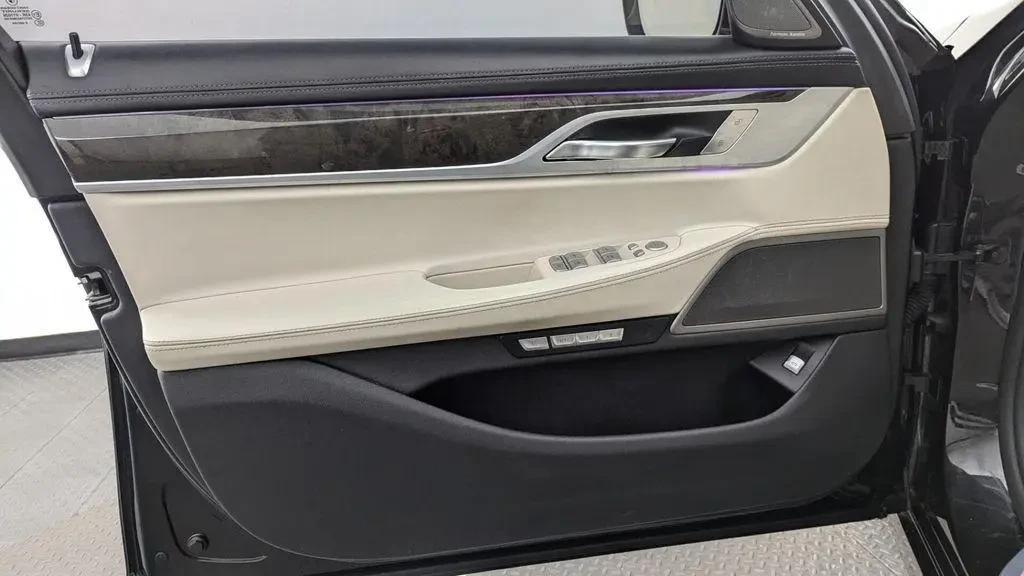 BMW 740 Xi * M-Pack* B58* Обдухване* Масаж* Дисторник, снимка 11 - Автомобили и джипове - 54442041