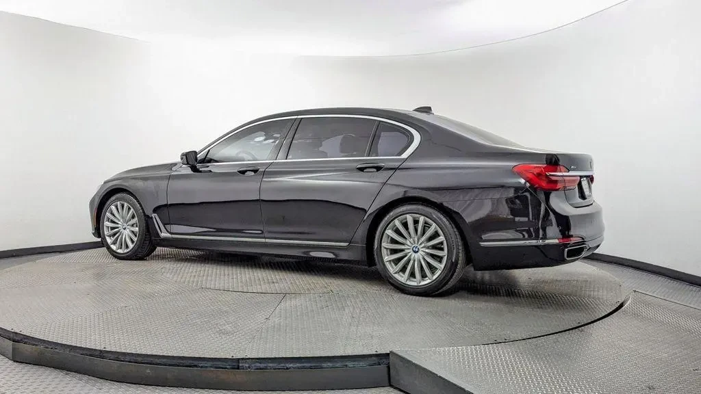 BMW 740 Xi * M-Pack* B58* Обдухване* Масаж* Дисторник, снимка 2 - Автомобили и джипове - 54442041