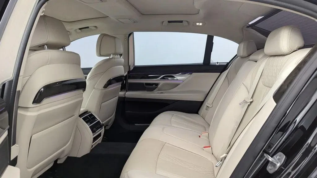 BMW 740 Xi * M-Pack* B58* Обдухване* Масаж* Дисторник, снимка 9 - Автомобили и джипове - 54442041