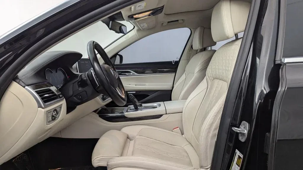 BMW 740 Xi * M-Pack* B58* Обдухване* Масаж* Дисторник, снимка 7 - Автомобили и джипове - 54442041