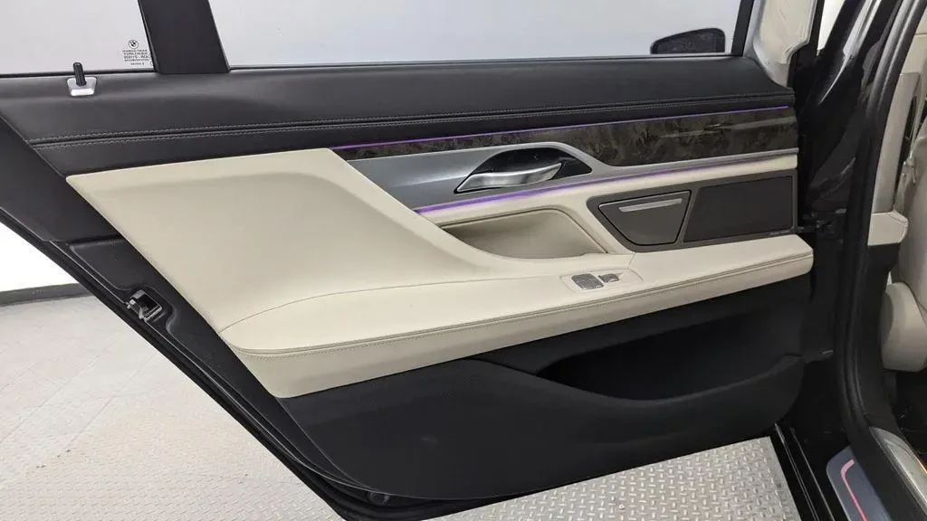 BMW 740 Xi * M-Pack* B58* Обдухване* Масаж* Дисторник, снимка 10 - Автомобили и джипове - 54442041