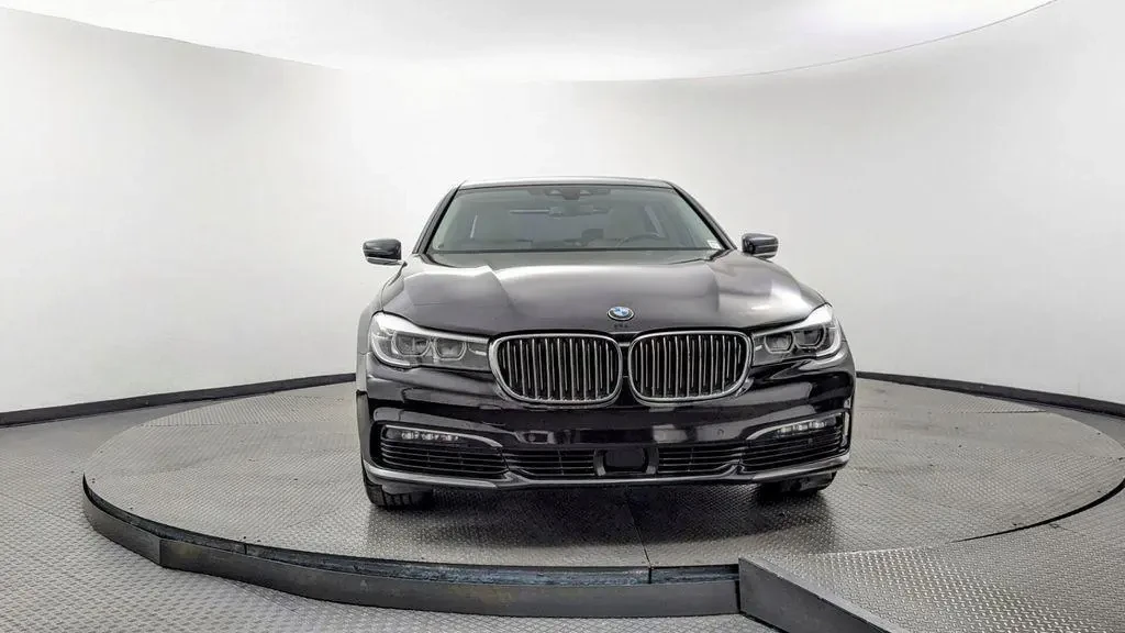 BMW 740 Xi * M-Pack* B58* Обдухване* Масаж* Дисторник
