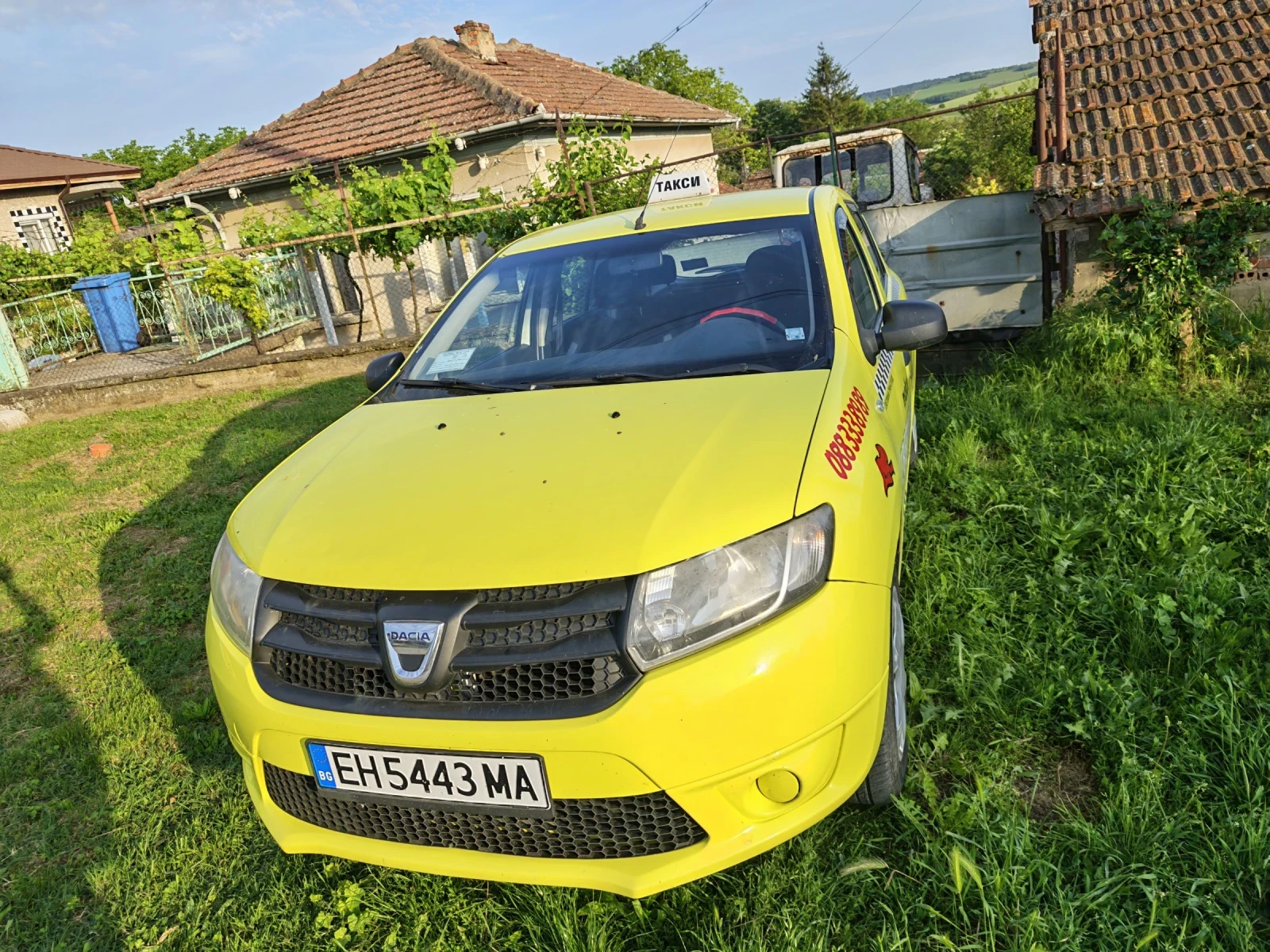 Dacia Sandero 1.2 Такси, снимка 4 - Автомобили и джипове - 55108657