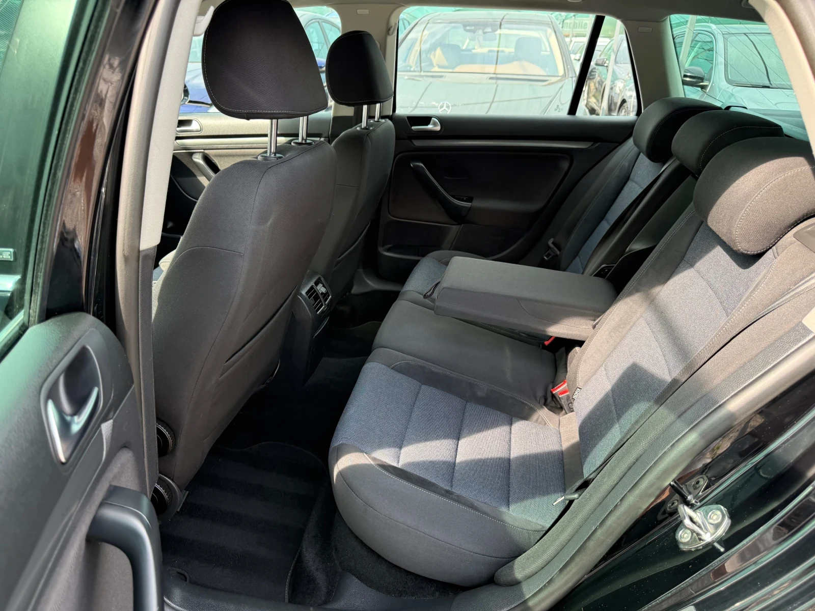 VW Golf 1.6TDI 105HP РЕАЛНА 2012 ГОДИНА ! , снимка 15 - Автомобили и джипове - 54879526