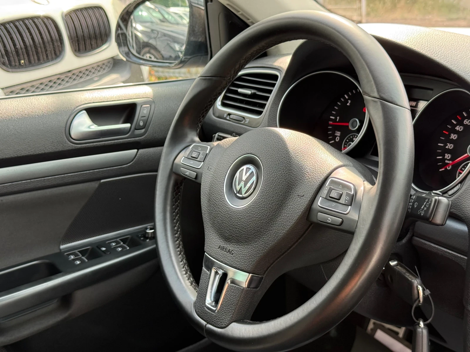 VW Golf 1.6TDI 105HP РЕАЛНА 2012 ГОДИНА ! , снимка 14 - Автомобили и джипове - 54879526