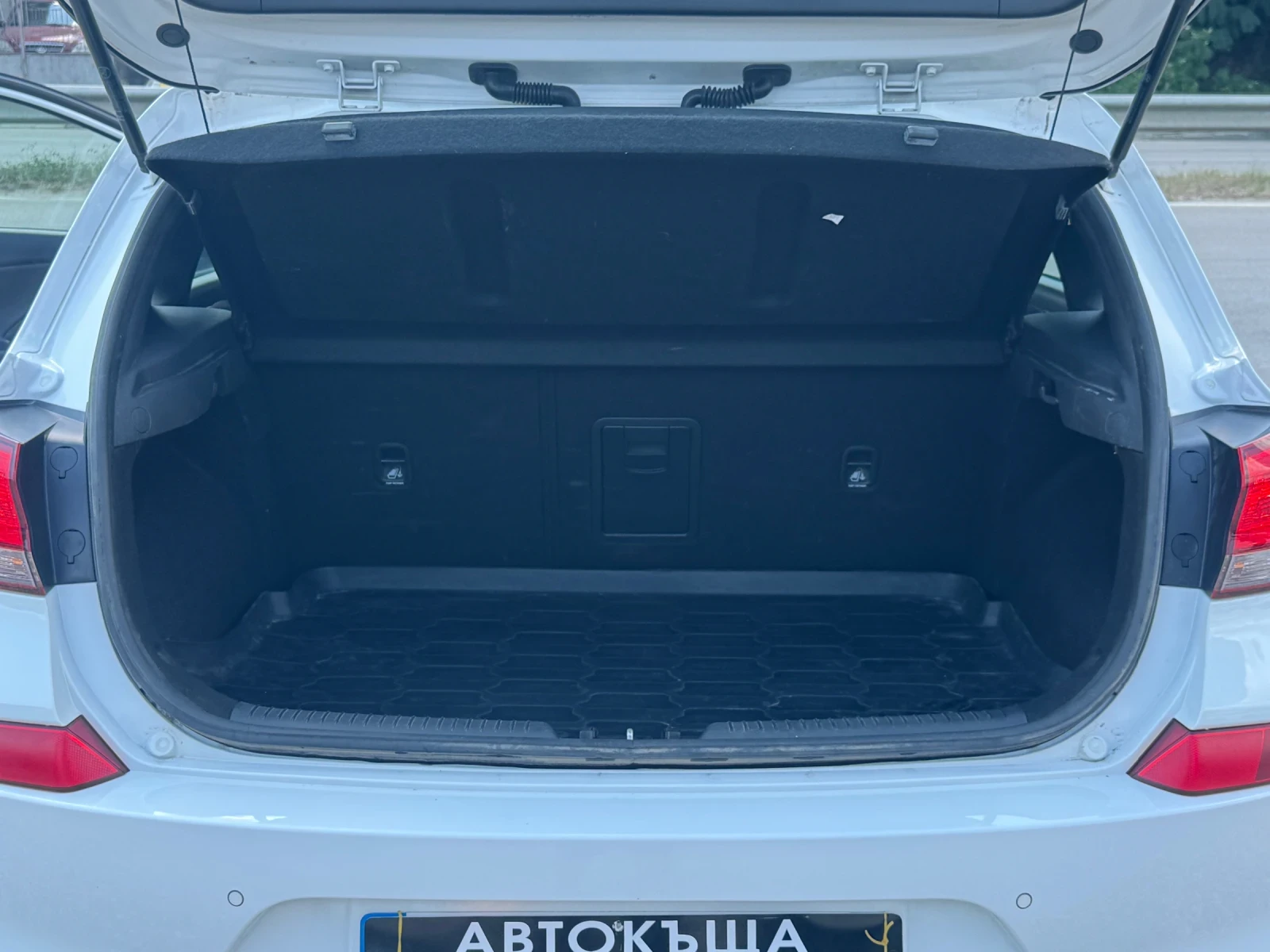 Hyundai I30 1.6 CRDI 95kc, снимка 11 - Автомобили и джипове - 55587459