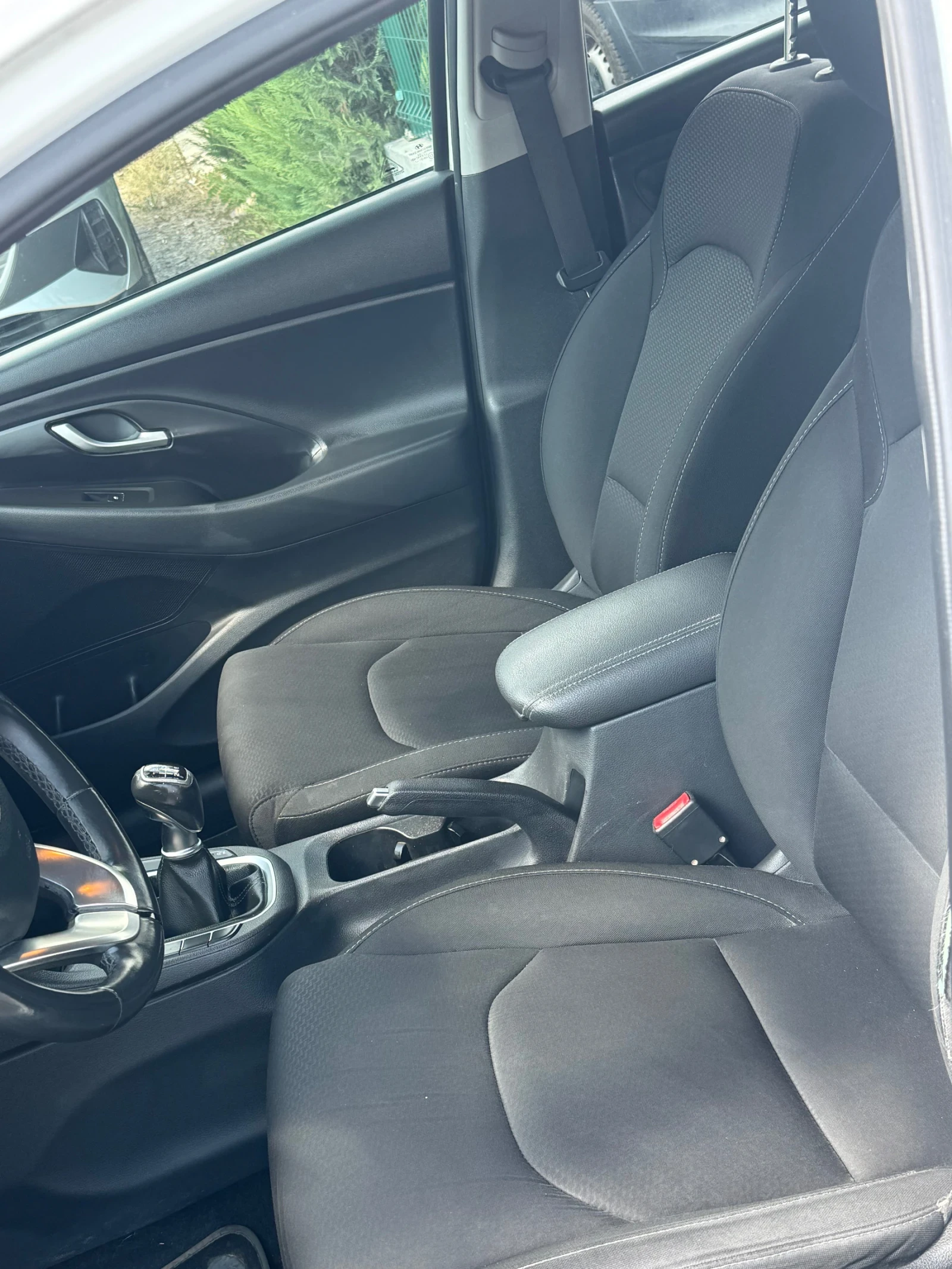 Hyundai I30 1.6 CRDI 95kc, снимка 7 - Автомобили и джипове - 55587459