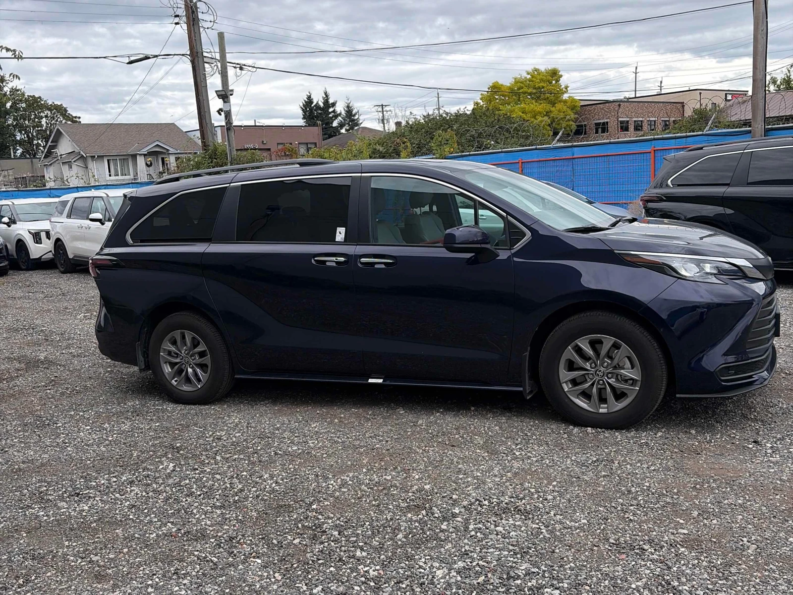 Toyota Sienna * XLE 8 Passenger FWD * CARFAX * ����� �� �������� | Mobile.bg � ����������� 3