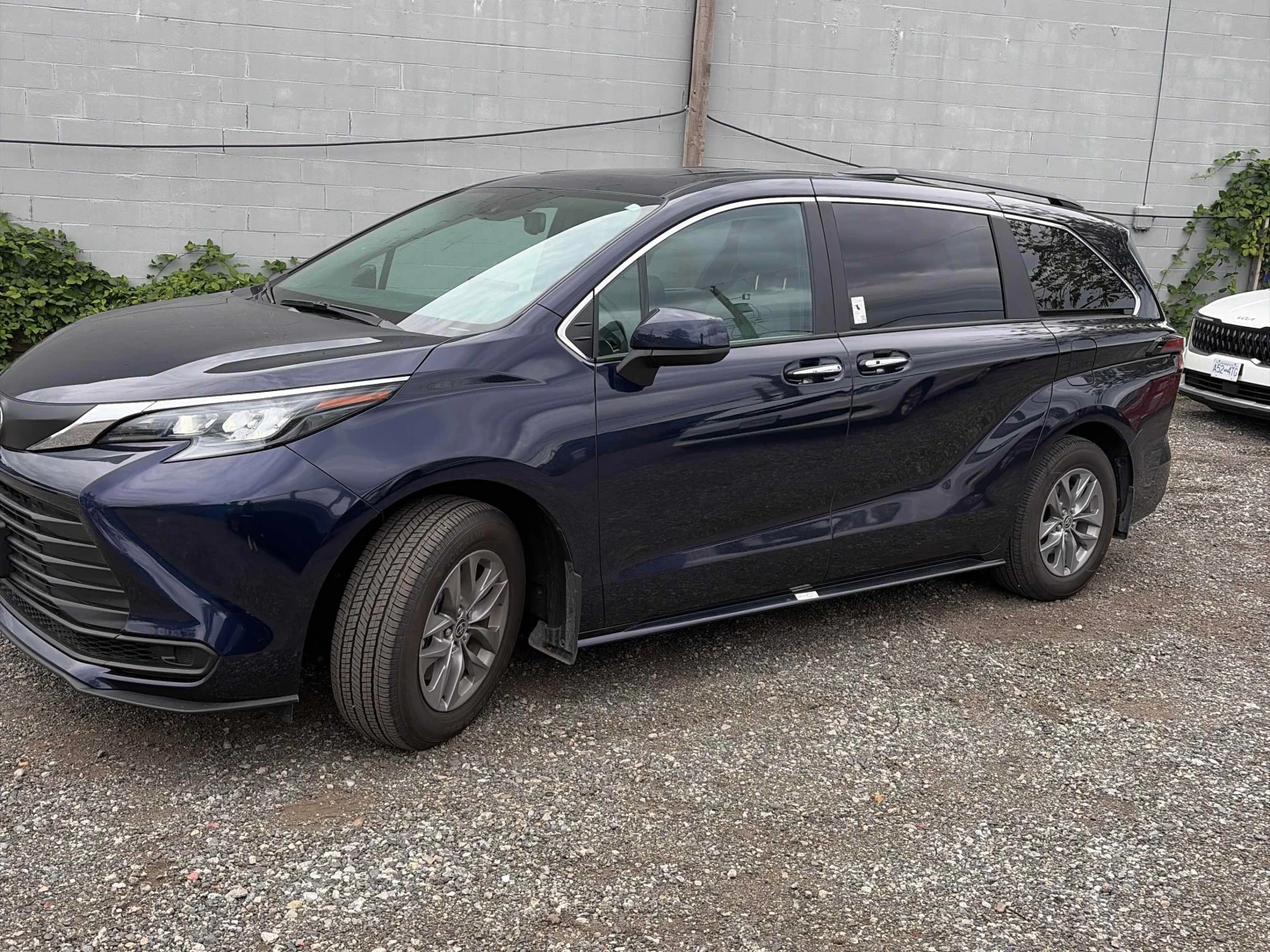 Toyota Sienna * XLE 8 Passenger FWD * CARFAX * ����� �� �������� | Mobile.bg � ����������� 2