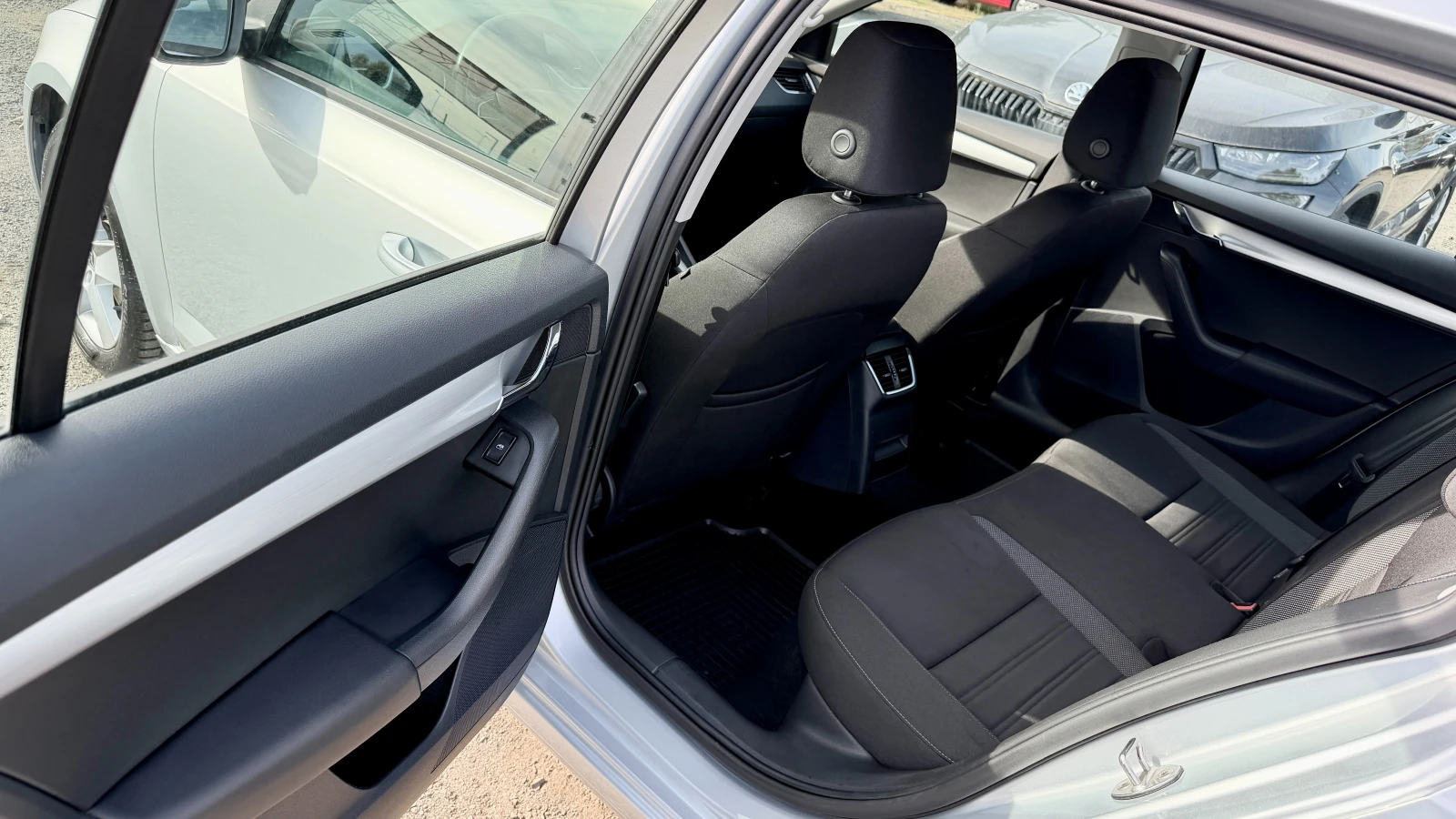 Skoda Octavia 1.6TDI DSG 4x4! ���� ���������! LED, ���������, PD | Mobile.bg � ����������� 11