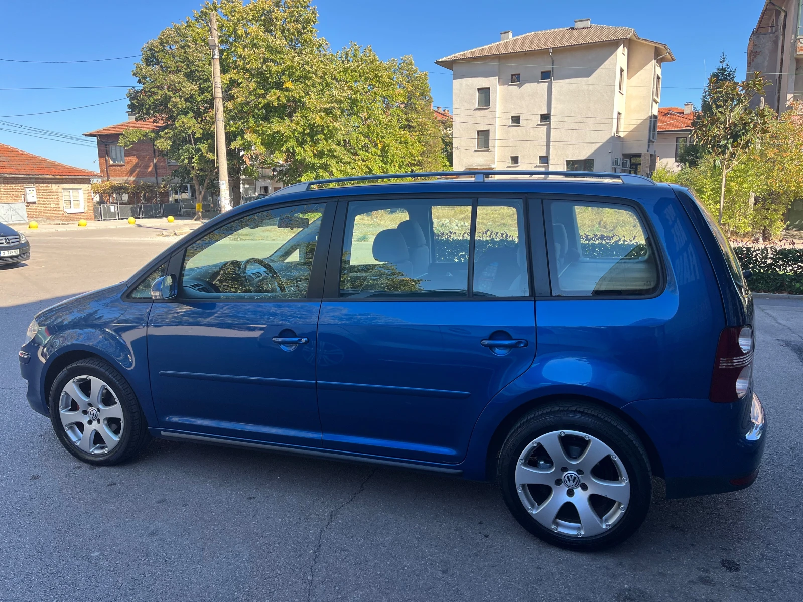 VW Touran 1.9 105 DSG, снимка 5 - Автомобили и джипове - 56335273