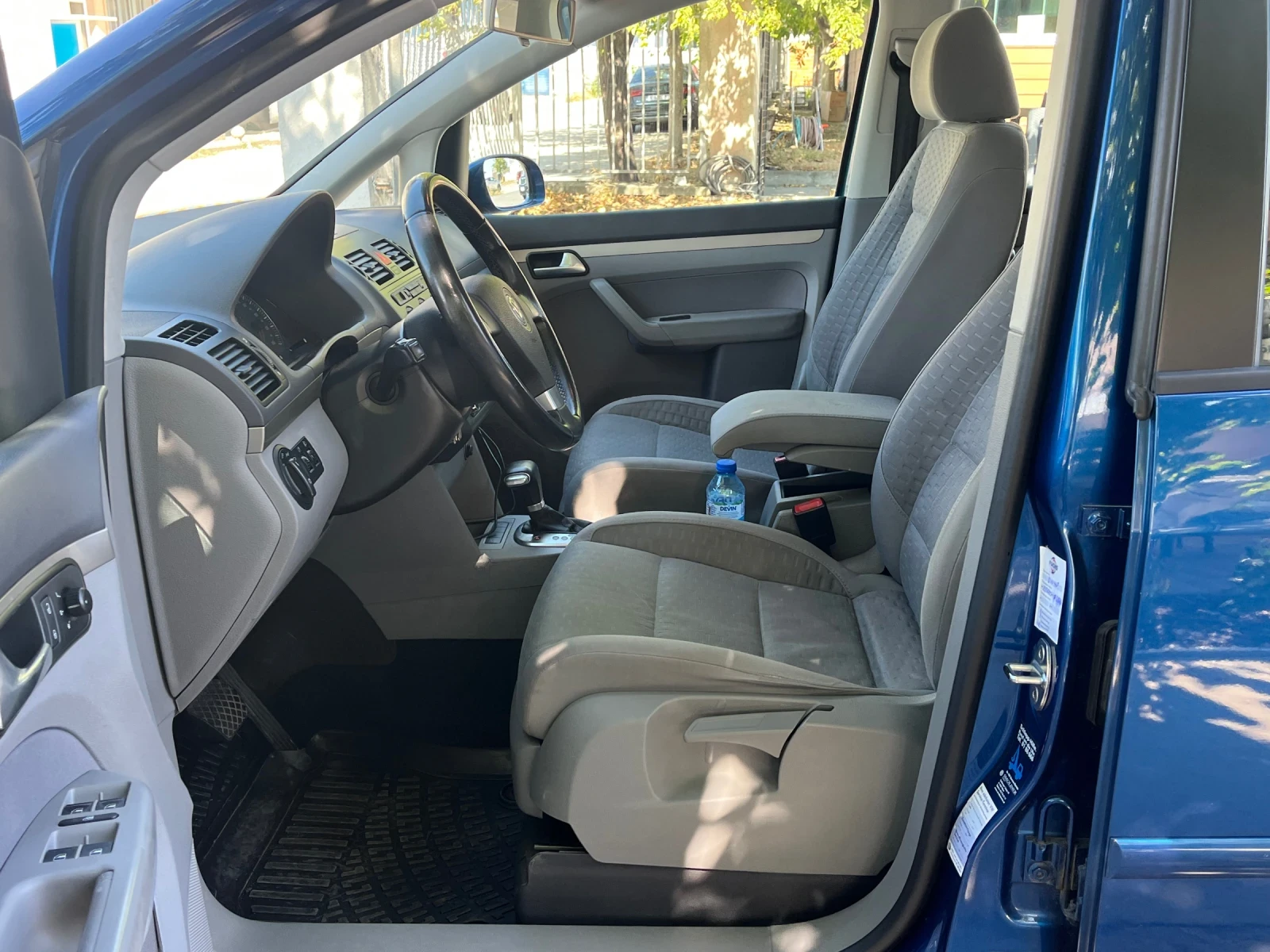 VW Touran 1.9 105 DSG, снимка 9 - Автомобили и джипове - 56335273