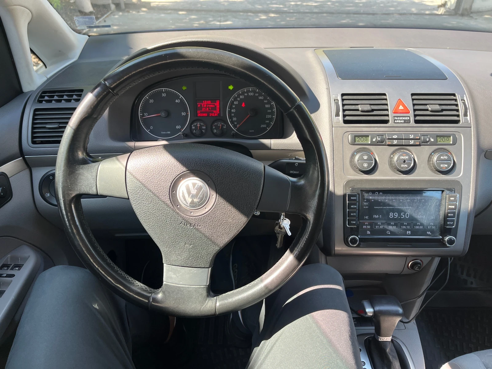 VW Touran 1.9 105 DSG, снимка 13 - Автомобили и джипове - 56335273